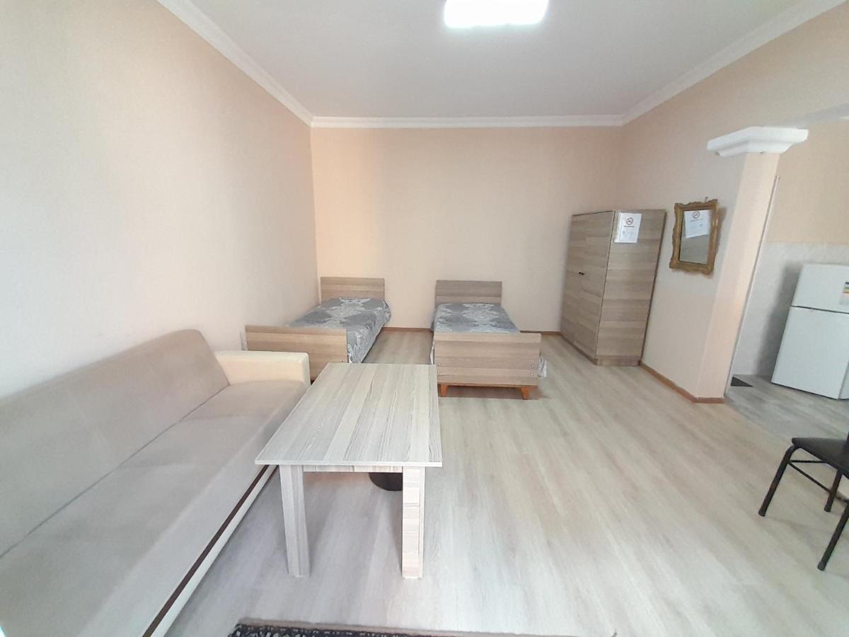 Iren Apartment Batumi Værelse billede