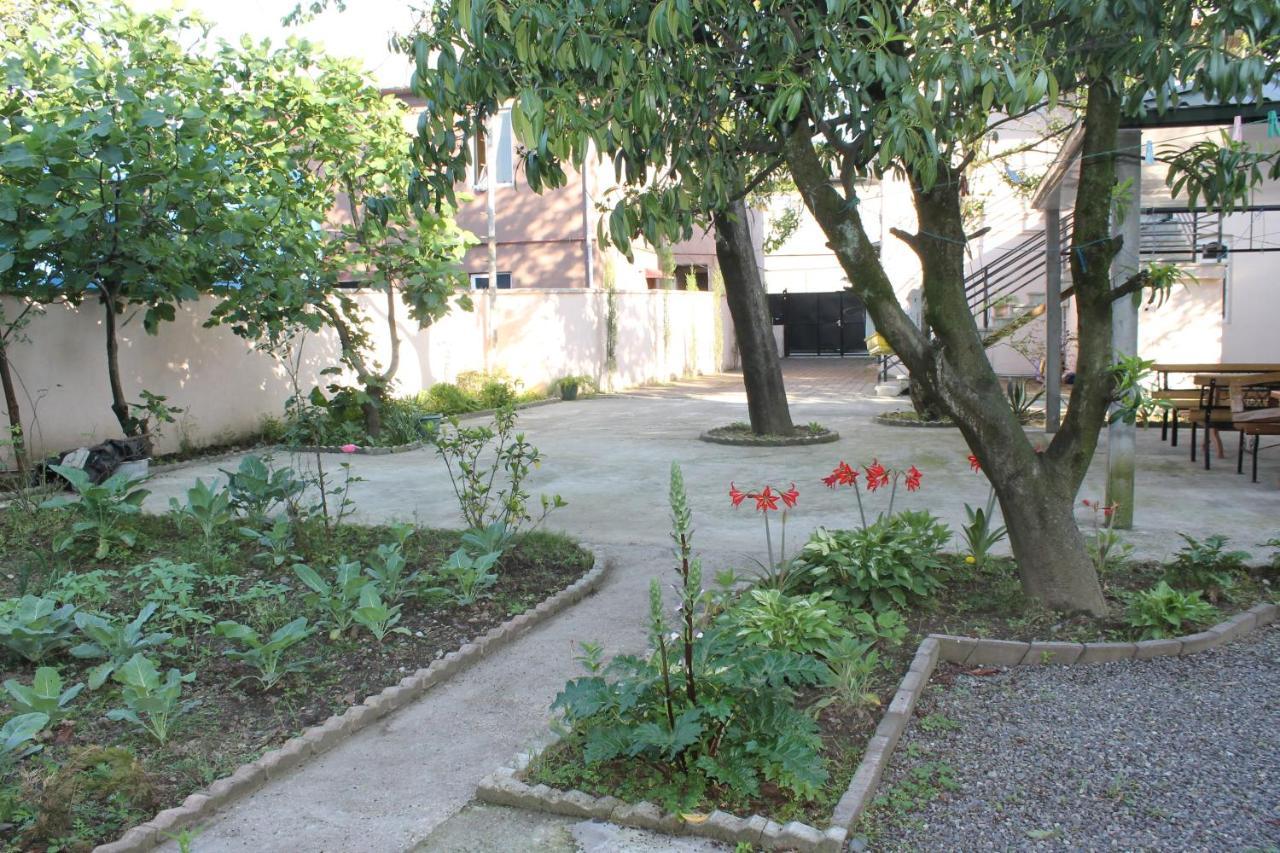Iren Apartment Batumi Eksteriør billede